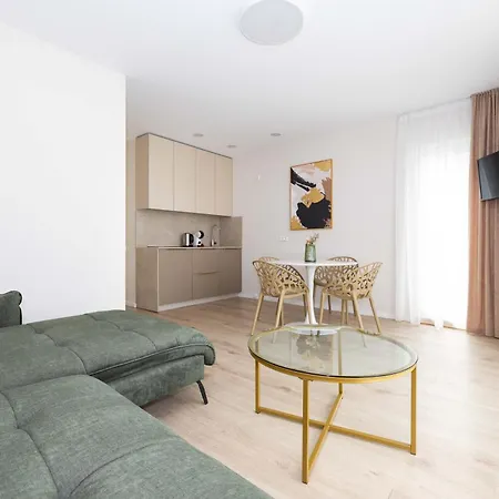 Brand New/apt On Vaivorykstes Str, By Cohost *