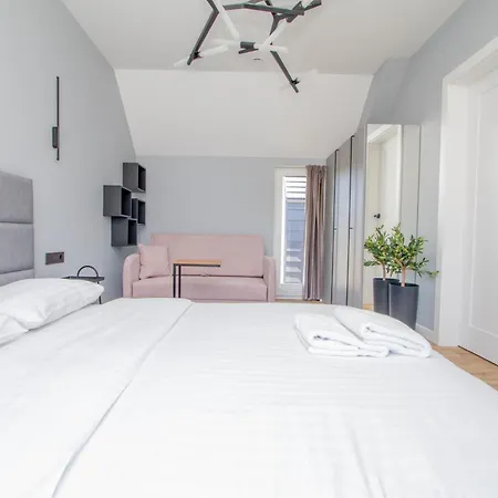 Brand New/apt On Vaivorykstes Str, By Cohost Palanga