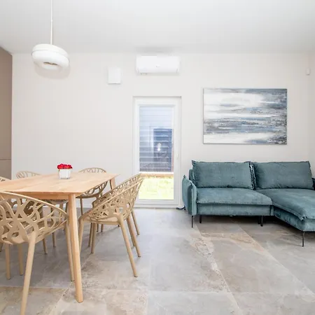 Brand New/apt On Vaivorykstes Str, By Cohost Palanga