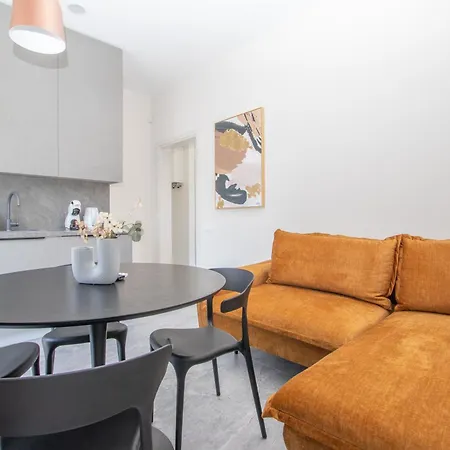 Brand New/apt On Vaivorykstes Str, By Cohost Apartment *