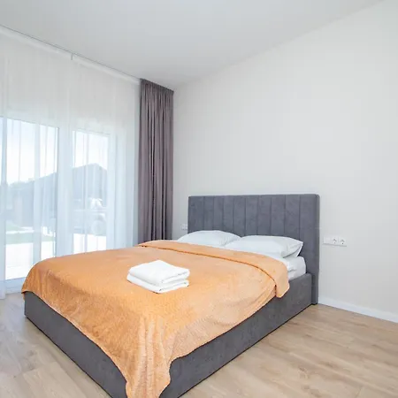 Brand New/apt On Vaivorykstes Str, By Cohost *